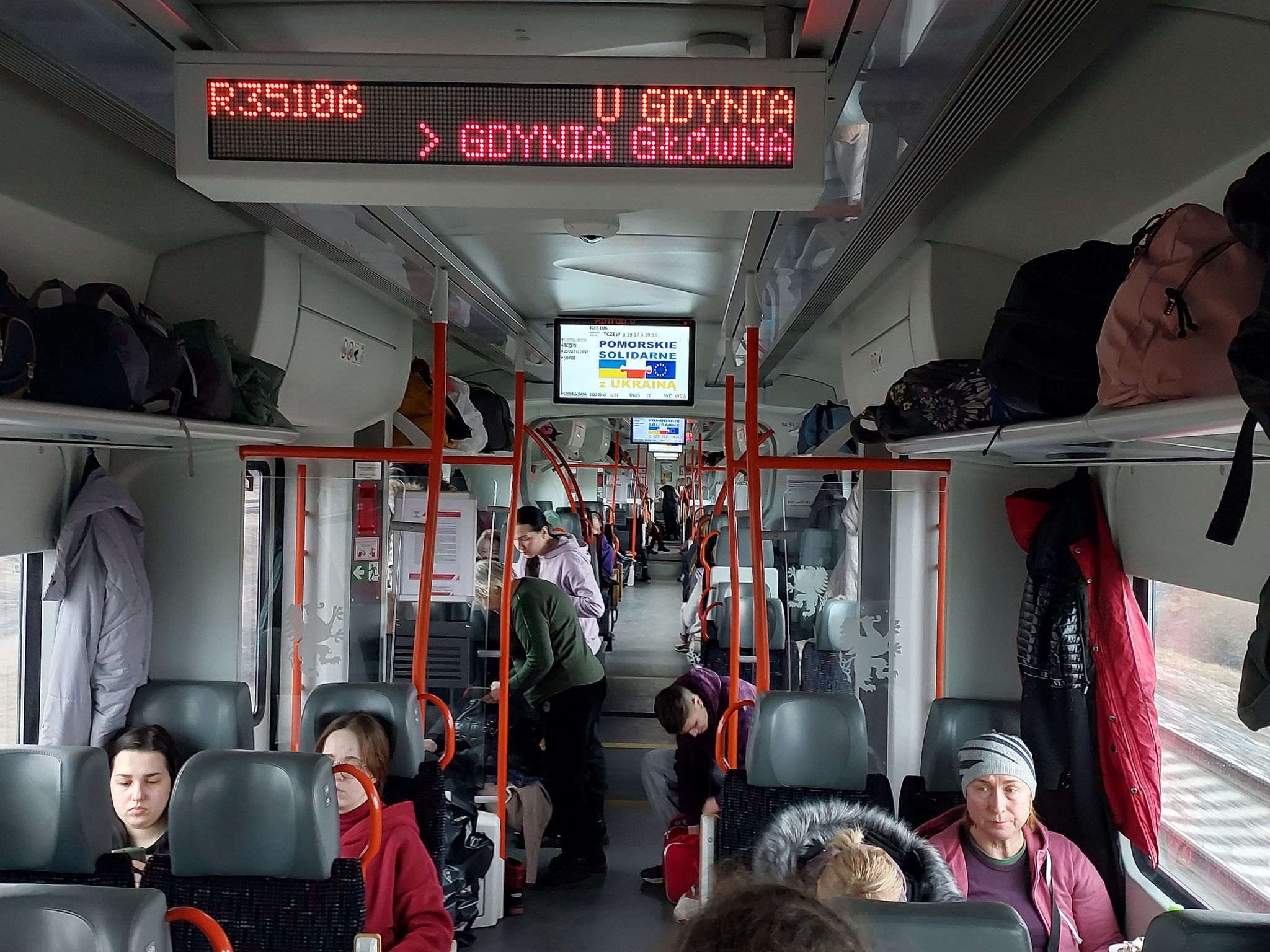 Specjalny pociąg z uchodźcami przyjechał do Gdyni. Na Pomorzu będą bezpieczni